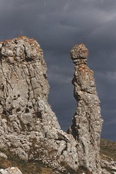 http://img72.xooimage.com/files/1/5/9/rocher-dresse-2e0ad33.jpg